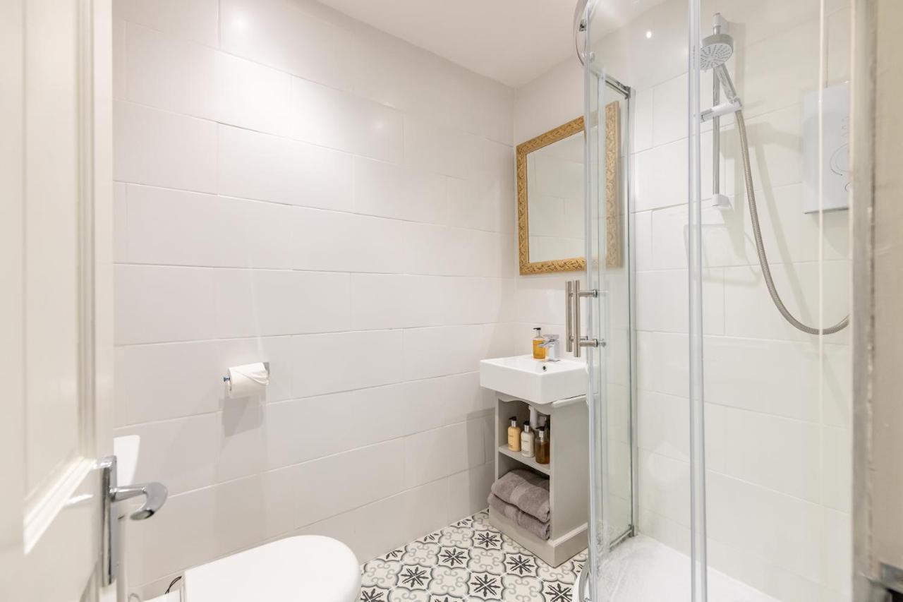 Gorgeous Garden Apartment Bath Exterior foto