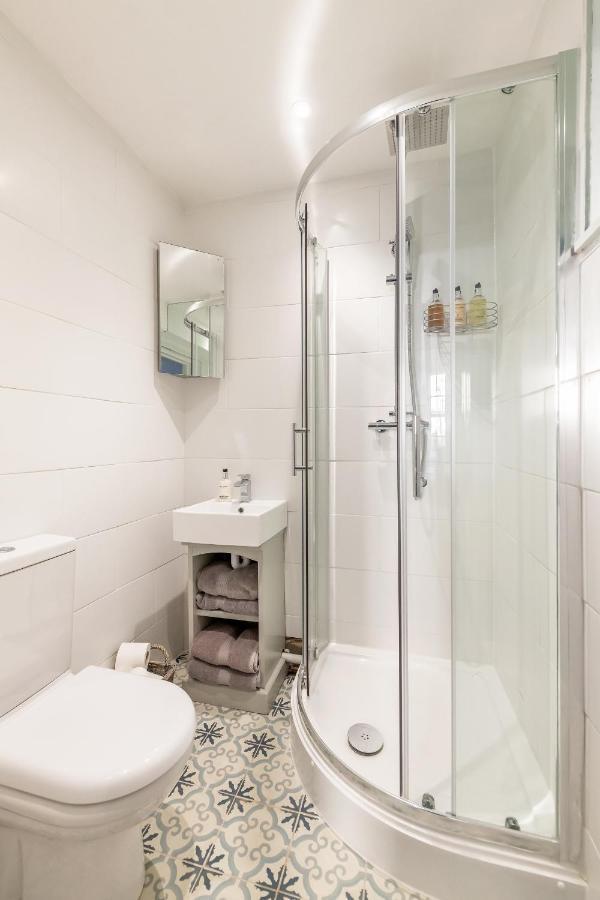 Gorgeous Garden Apartment Bath Exterior foto